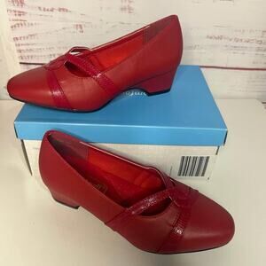 New In Box Comfort Plus By Predictions Red Karmen Heel Women’s US SIZE 5